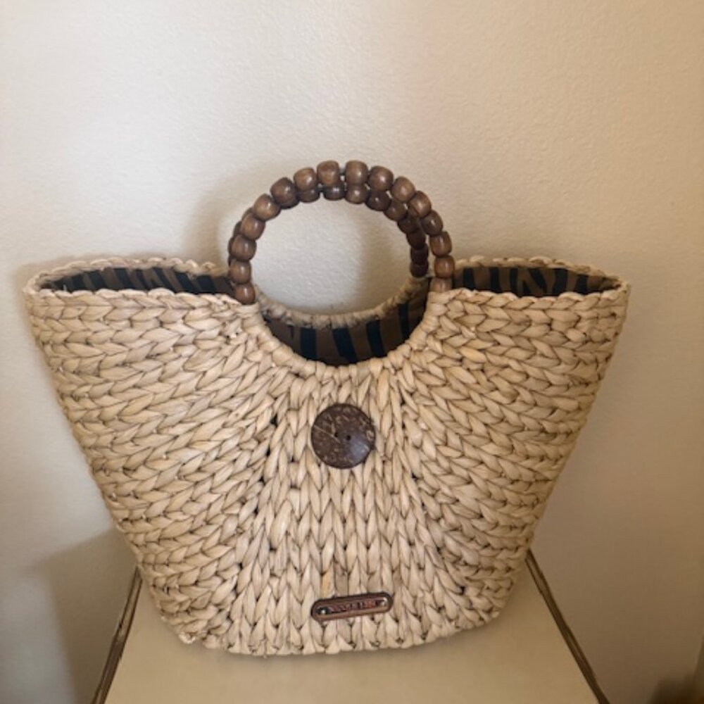 Nicole Lee Natalya large Button Straw Bag